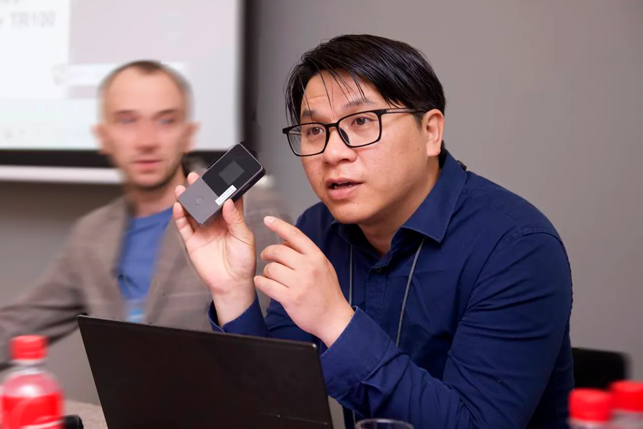 KingSat Brooks Li